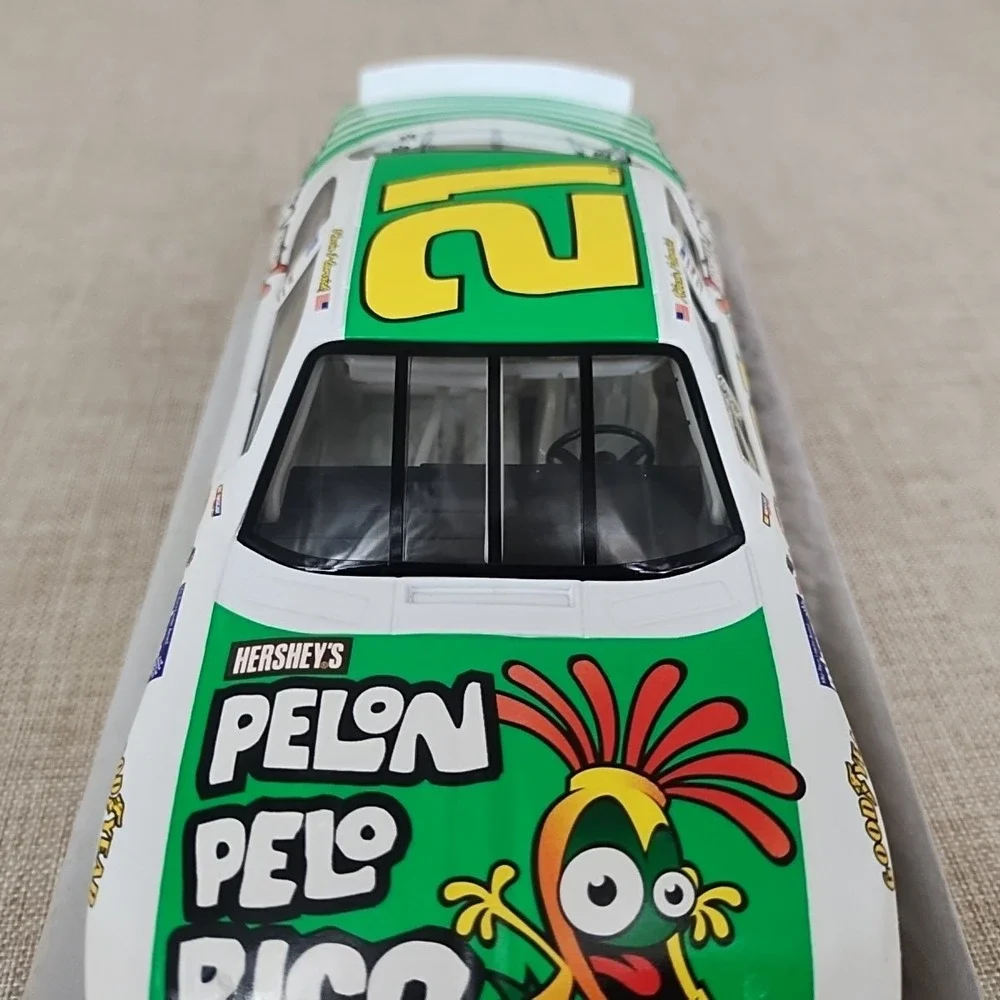 1:24 Winner's Circle Diecast #21 Kevin Harvick Hershey's Pelon Pelo Rico